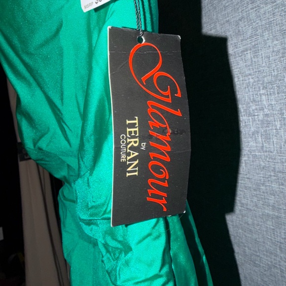 Terani Couture Vibrant Green One-Shoulder Prom Dress - Picture 8 of 8